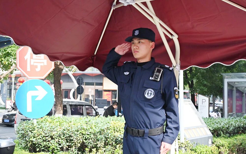 新天地服务｜当马年钟声敲响，他们在新天地为团圆护航